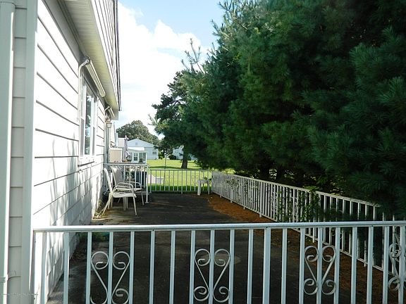 4th image of 29 Santiago Dr W