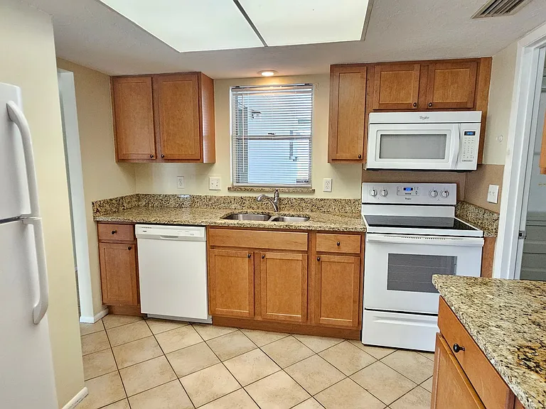 105 Base Ave E — Photo 8