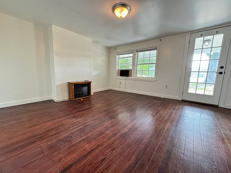 1005 Manning Dr — Photo 4