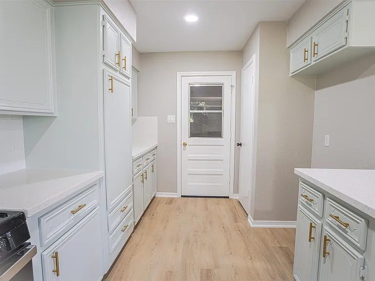 1601 Westwind Dr — Photo 10