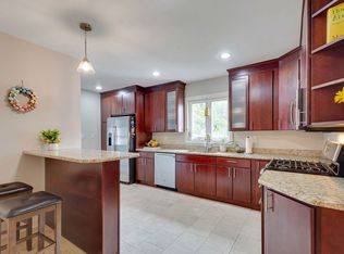 95 Landseer St, West Roxbury, MA 02132