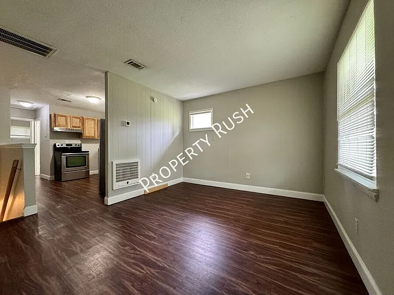 6303 Walden Ave #B — Photo 4