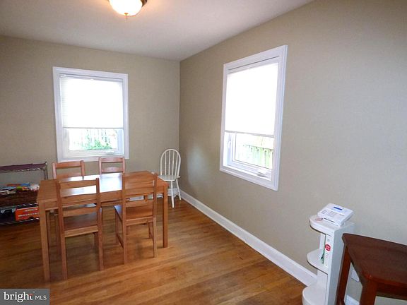 4th image of 6 E Myrtle St #A