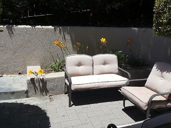 pic of front patio
