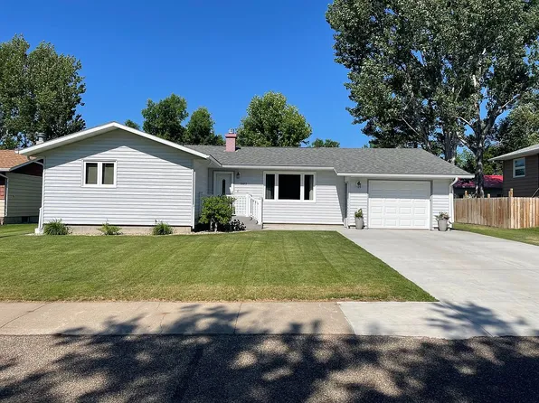 1025 2nd Ave NW, Hazen, ND 58545