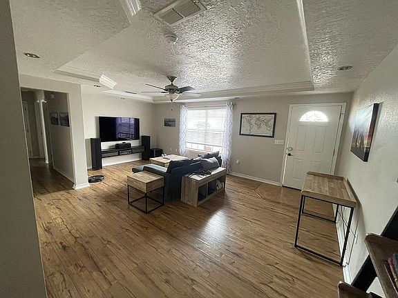 3rd image of 1821 Debra St