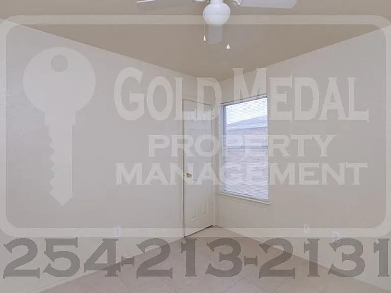 3402 Hereford Ln — Photo 9