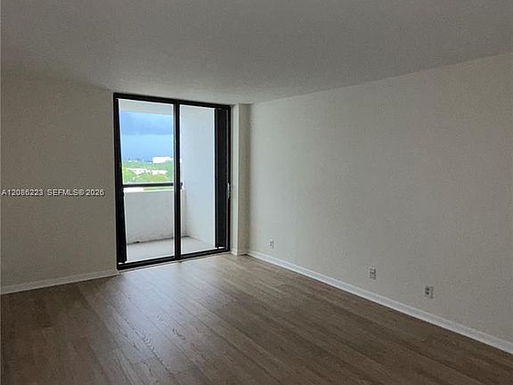 4th image of 2555 Collins Ave APT 910