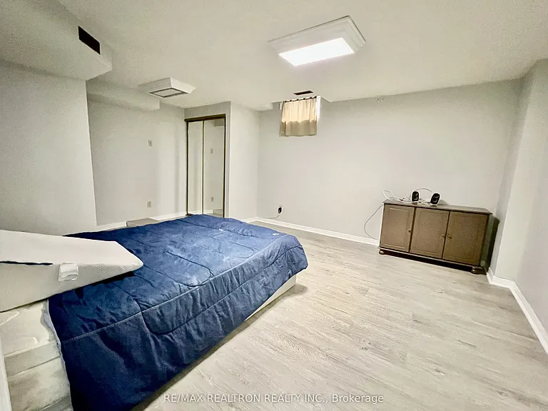 35 Soho Cres #BASEMENT — Photo 6