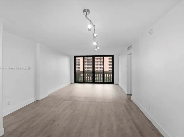 90 Edgewater Dr APT 718, Coral Gables, FL 33133