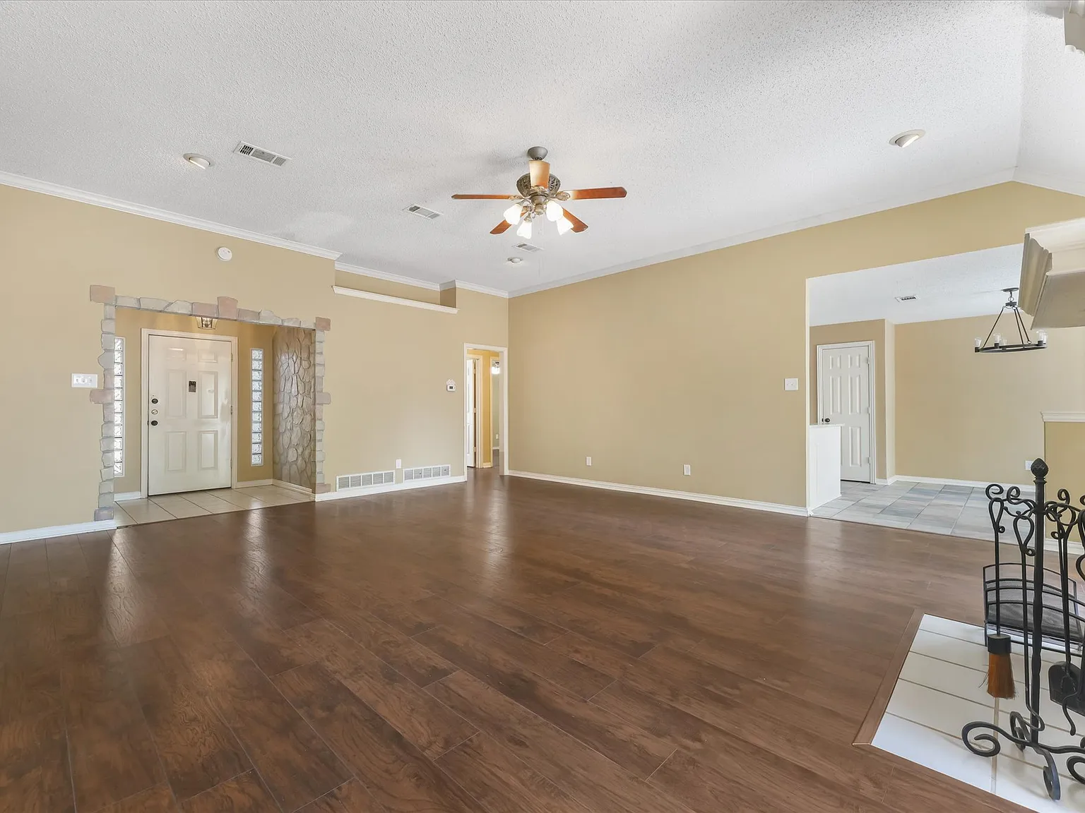 4 bed, 1788 sqft, $2,200 — Photo 4