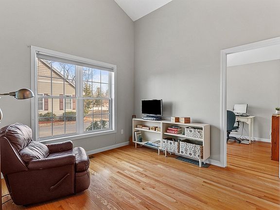 5th image of 15 Roosevelt Ave #D