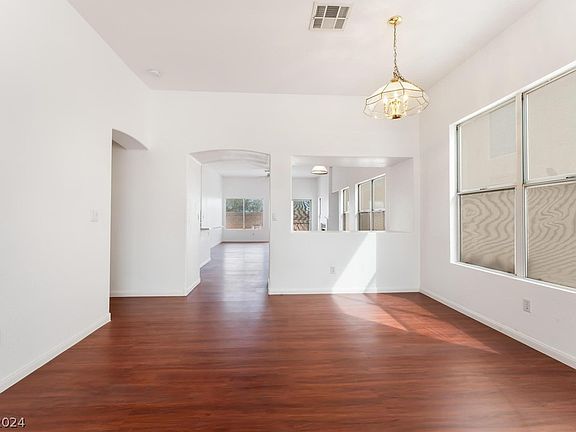 5th image of 3848 Crest Horn Dr