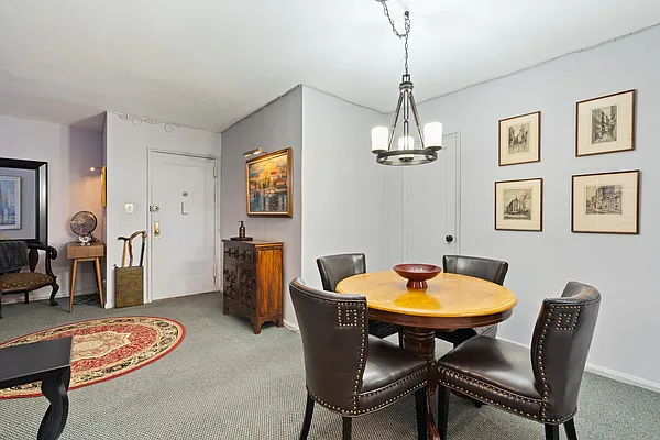 Sold by RE MAX Team | media 7