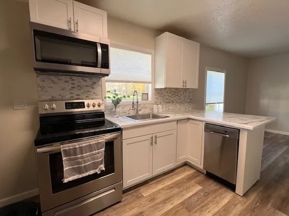 16 Atlas Cherry Valley Rd, Atlasburg, PA 15004