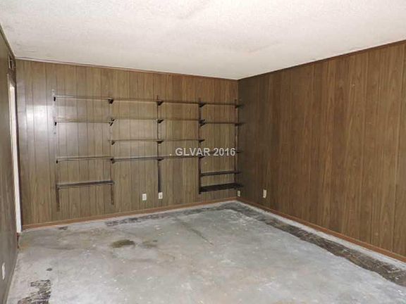 3rd image of 4921 Elmhurst Ln