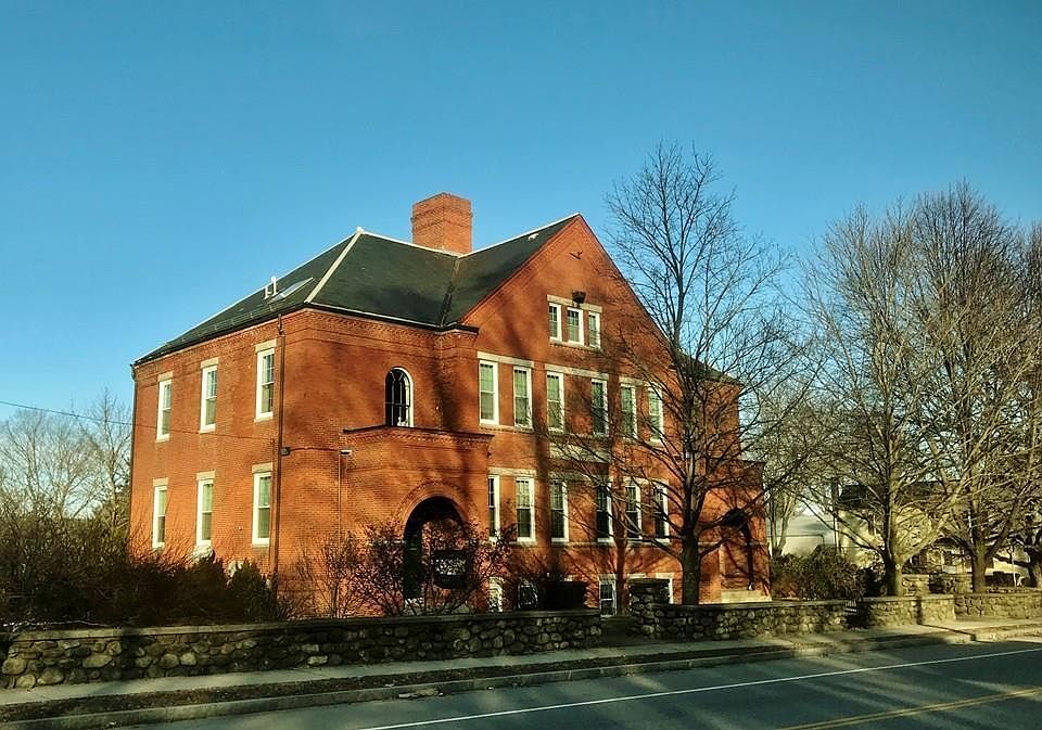 1st image of 160 Salem St APT 202