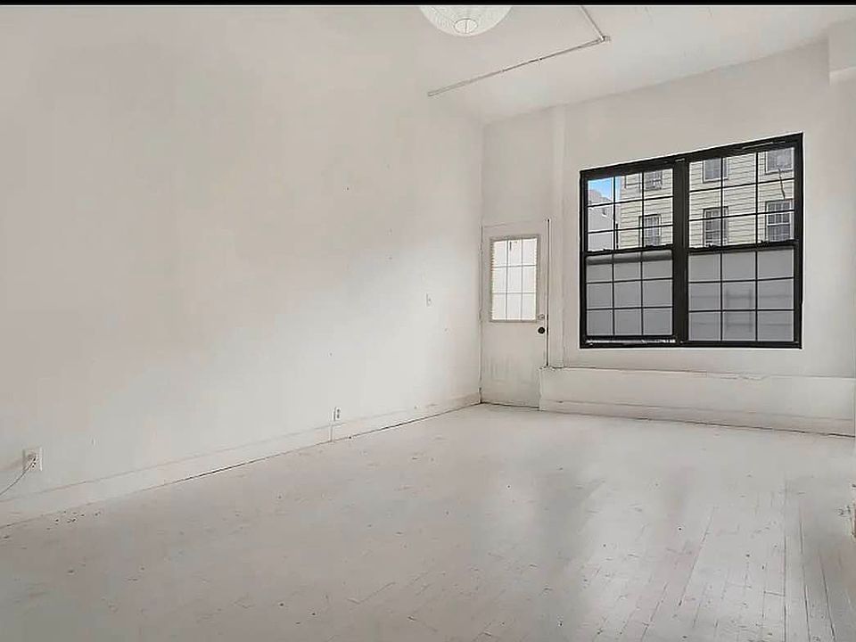 Building Photo 3