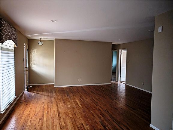 5th image of 1348 Jeanne Hills Dr
