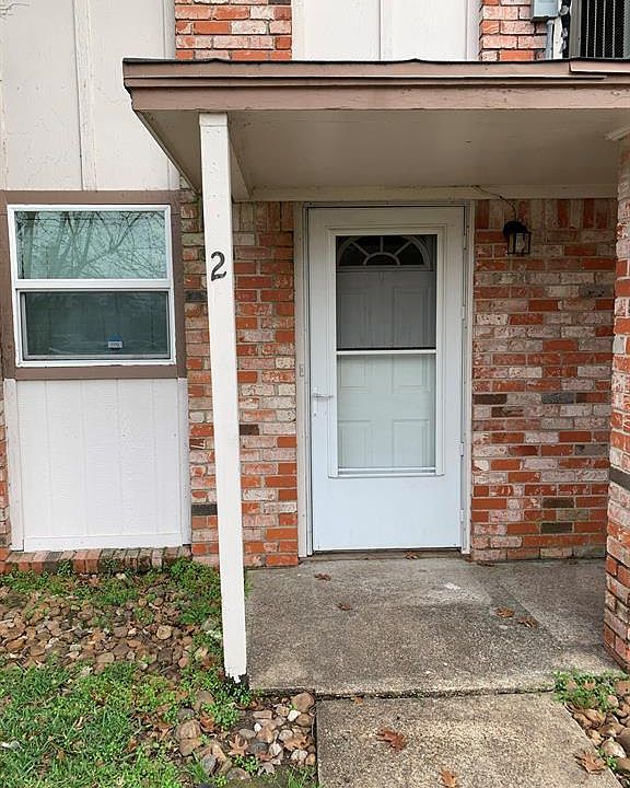 1st image of 615 Bay Colony Dr APT 2