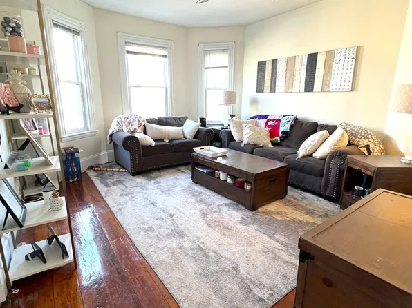 667 E 8th St #2, Boston, MA 02127