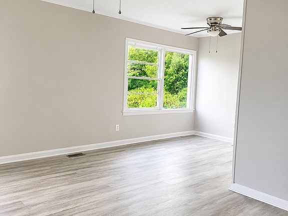 3rd image of 2912 Hummingbird Ln