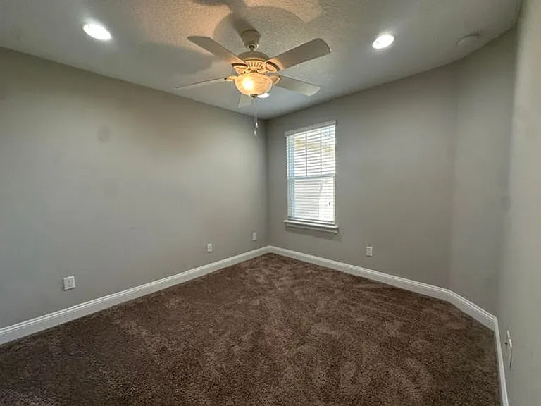 91 Richmond Dr — Photo 15