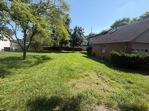 2nd image of 747 Mooreland Dr
