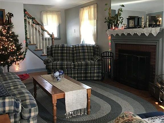 3rd image of 646 Forest St