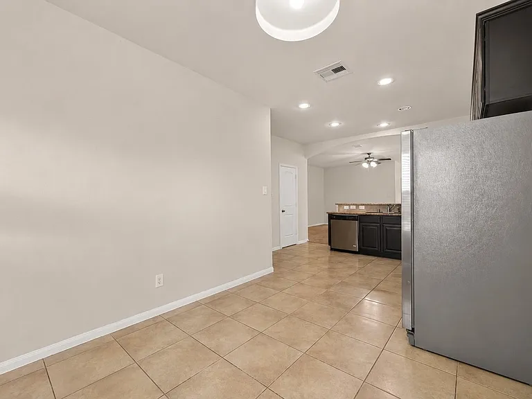 1251 S Maple Dr — Photo 10