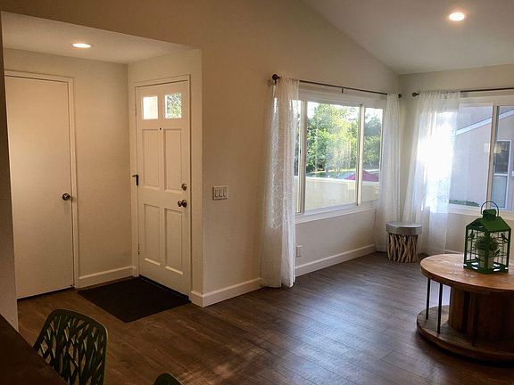 5th image of 309 Deerfield Ave