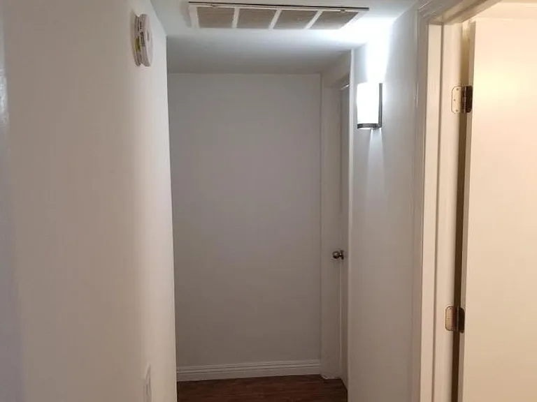 400 S Harvard Blvd — Photo 16