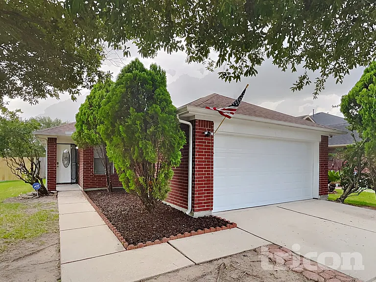 1016 Deerpass Dr — Photo 2