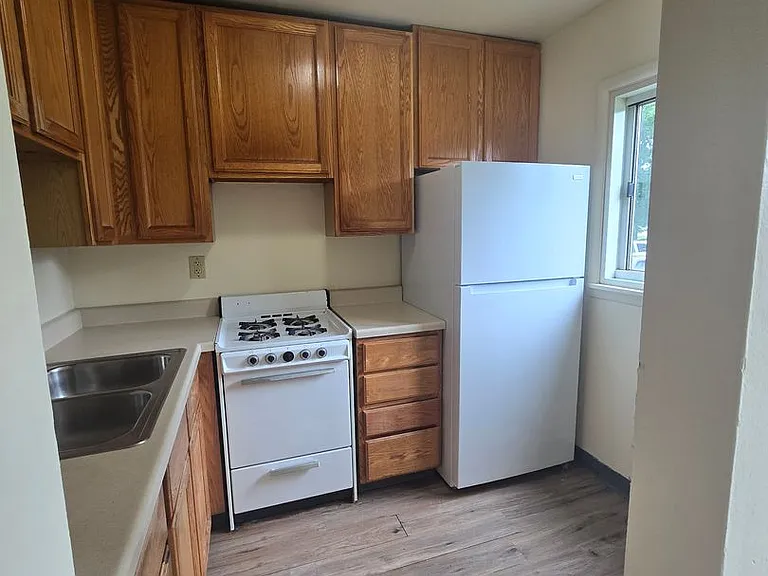 Mulford Park Apartments — Photo 18