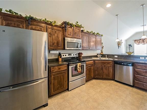 3rd image of 7033 Meandering Creek Ln