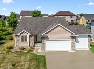 4424 163rd St, Urbandale, IA 50323