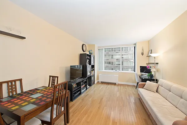 Rented by SERHANT. | media 1
