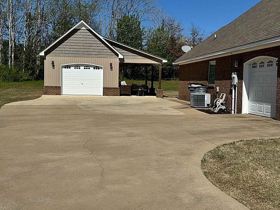 3rd image of 190 Savanna Dr