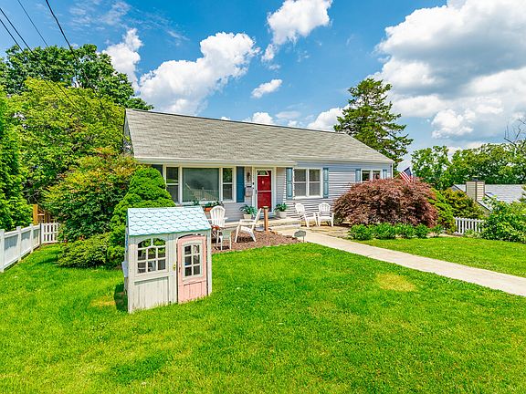 2nd image of 1127 Valentine Cir