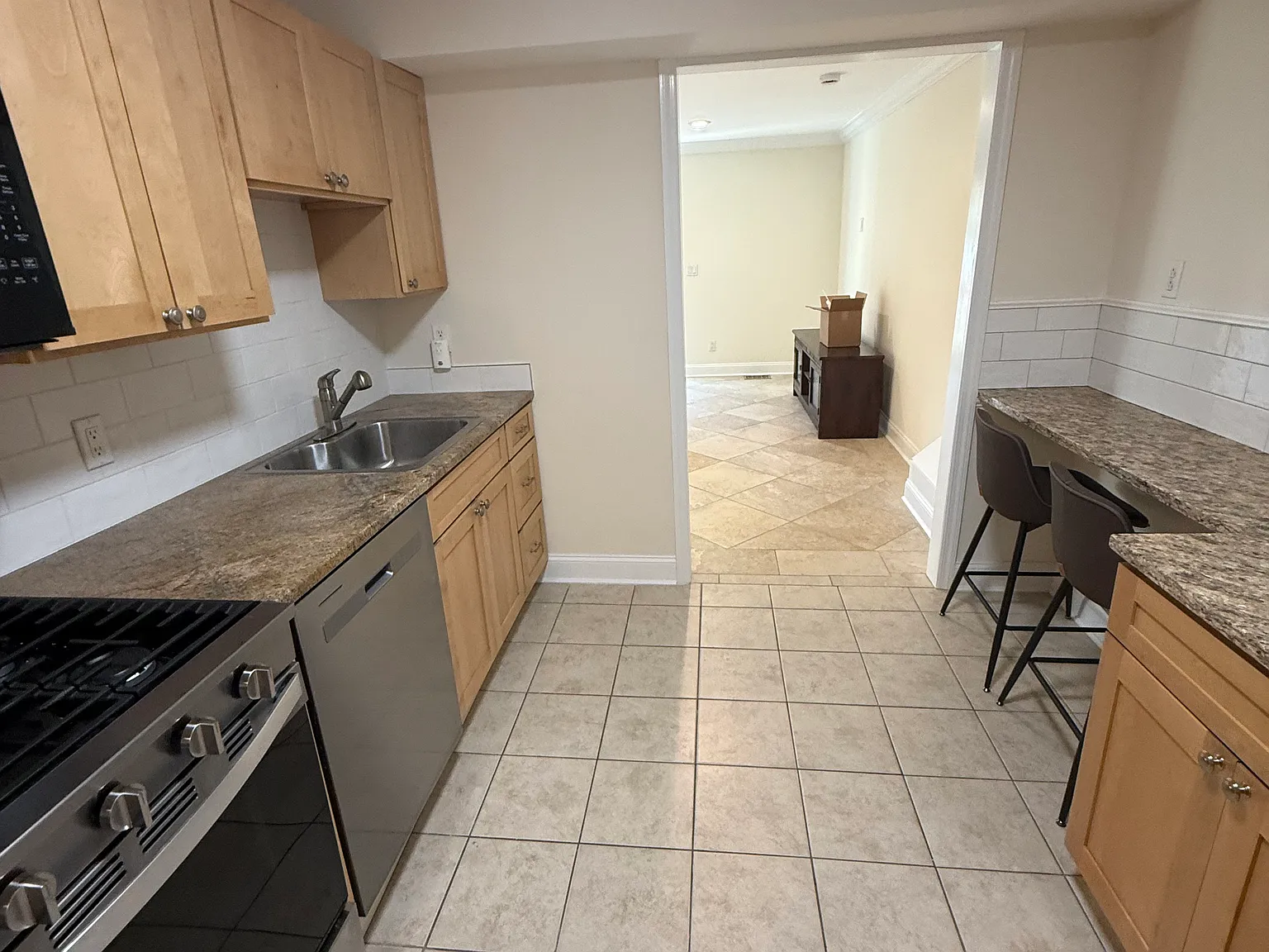 2 bed, $3,500 — Photo 4