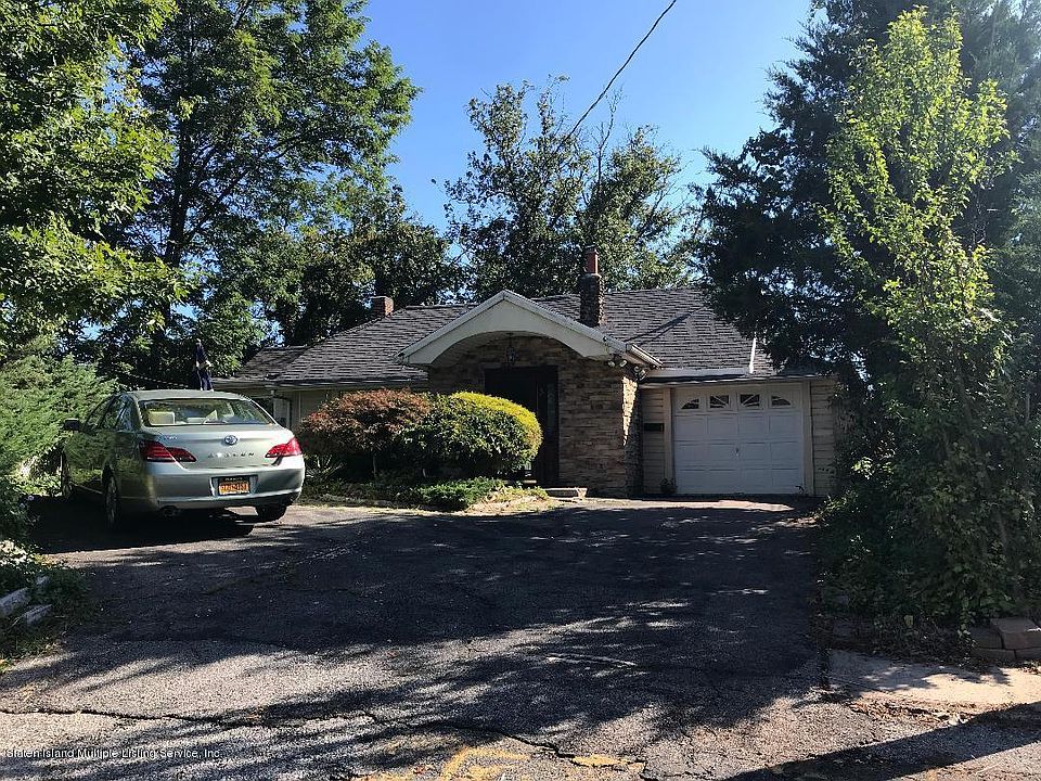 1st image of 3 Hillcrest Ct