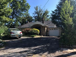 3 Hillcrest Ct, Staten Island, NY 10305