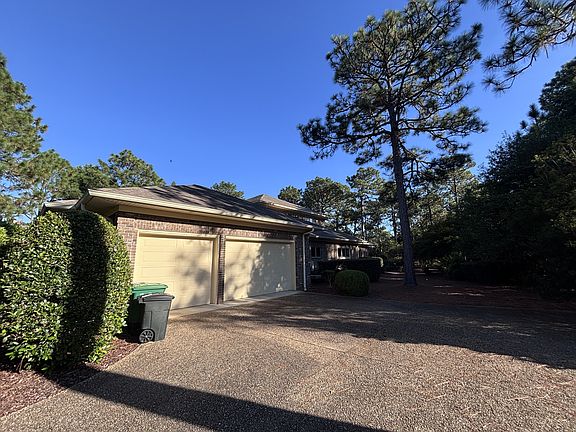 3rd image of 10 Oak Meadow Rd