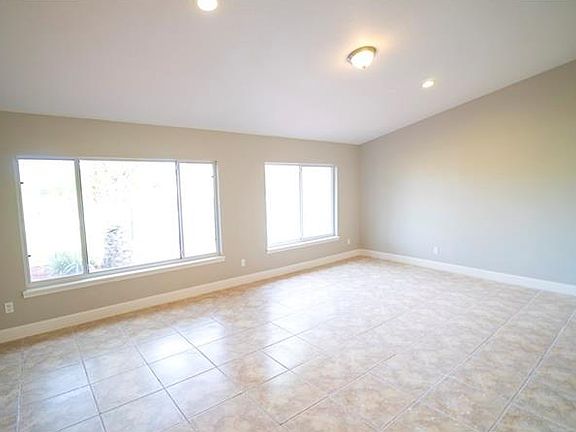 4th image of 2693 La Alameda Ave