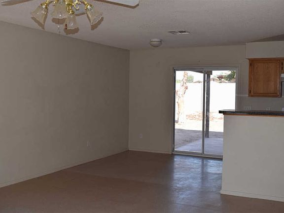 5th image of 692 W Ramona St
