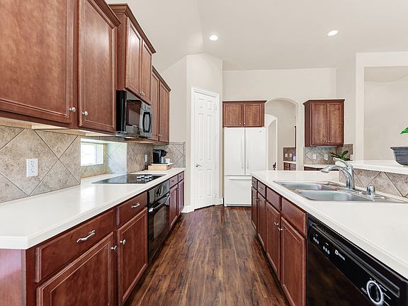 5th image of 5724 New Castle Dr