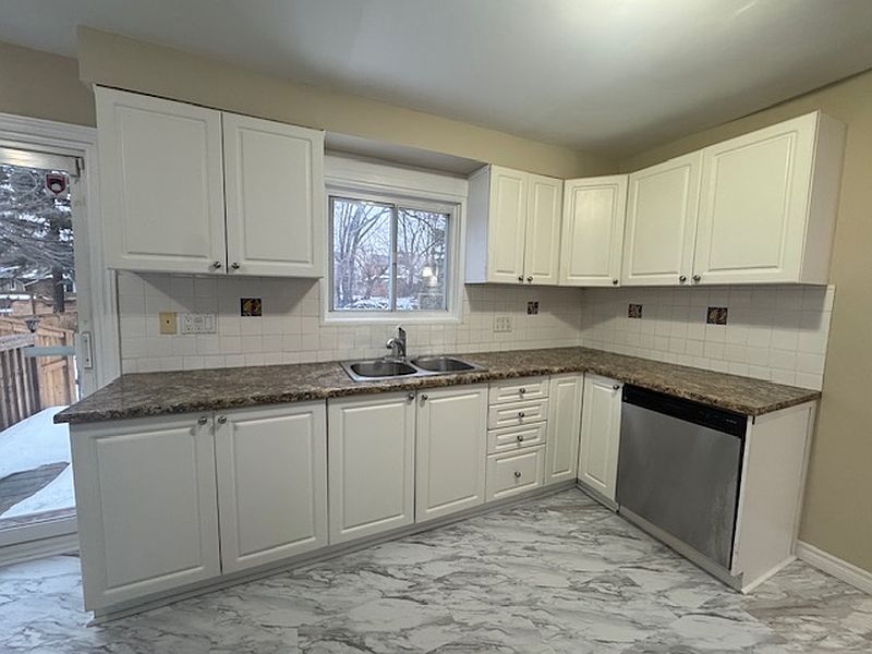 Kitchener House for rent - 2 Bedrooms — photo 6