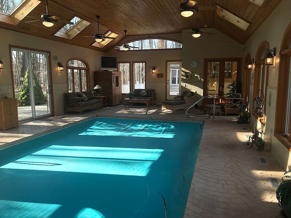 2nd image of 15 Gentry Dr