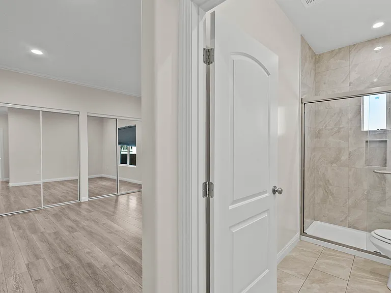 6715 Cedros Ave — Photo 14