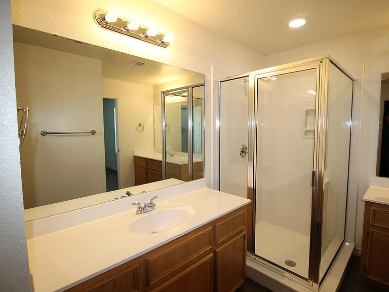 105 N Love Ave #B — Photo 11
